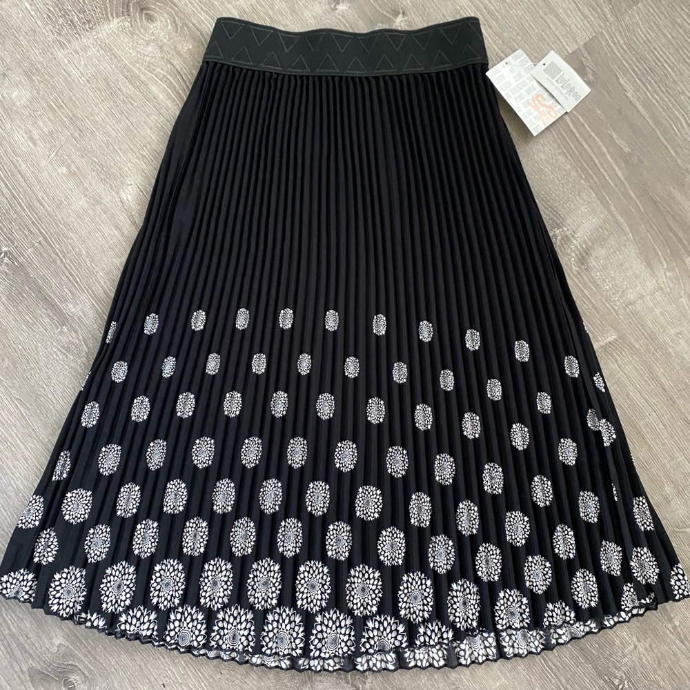 NWT Lularoe Jill skirt xs black & white